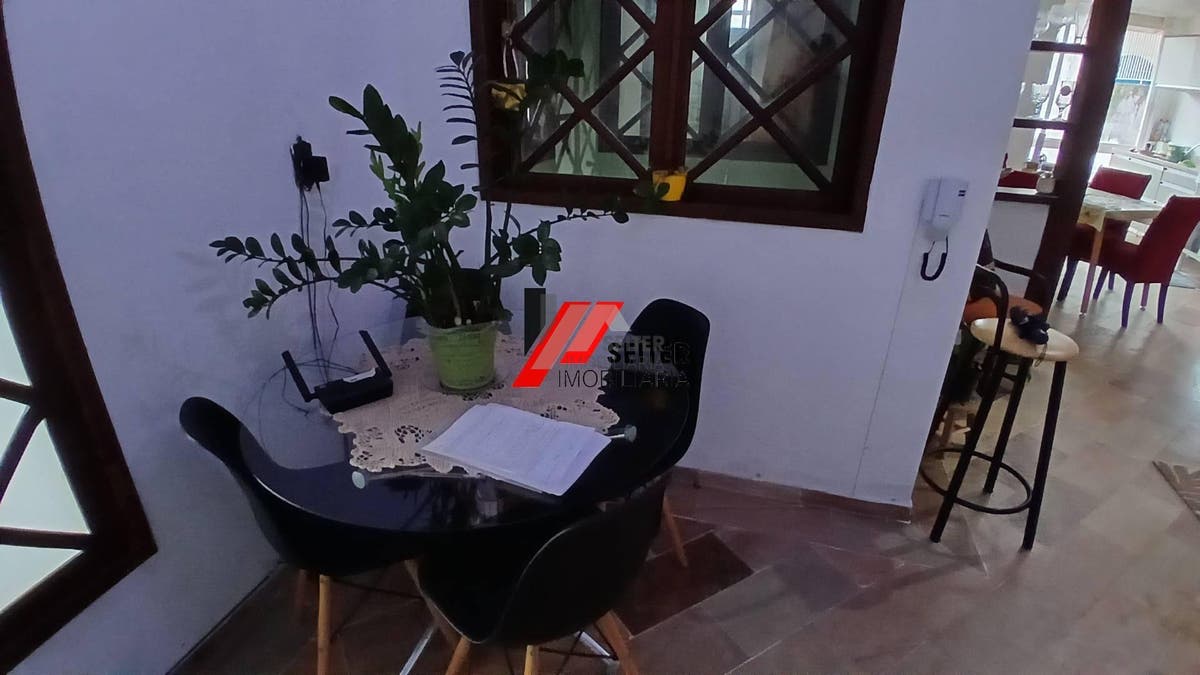 Casa a alugar na agronomica