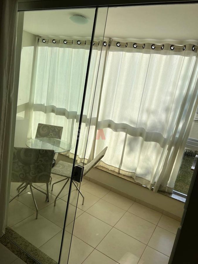 Apartamento 3 quartos semimobiliado com 2 vagas de garagem e box