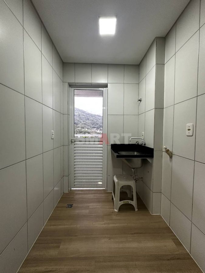 Apartamento com 2 quartos semimobiliado na Vila Nova