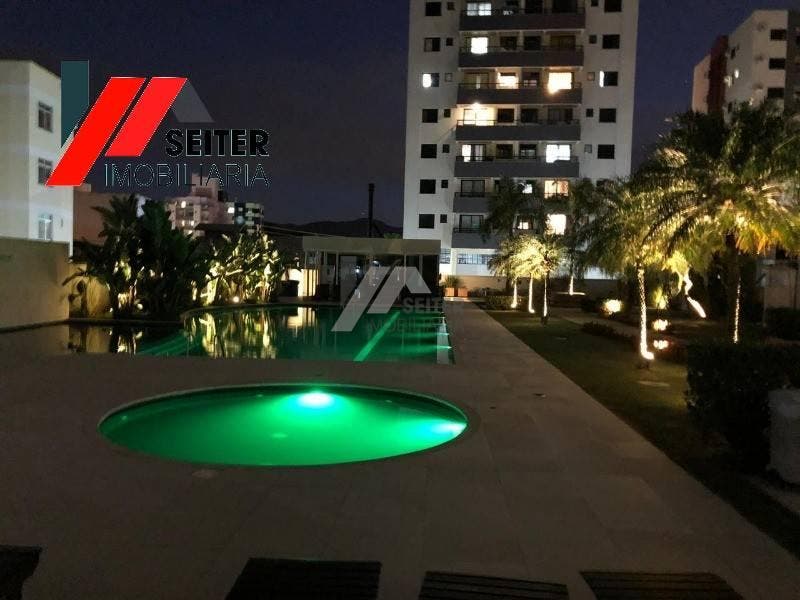 Apartamento mobiliado de 4 dormitorios sendo 2 suites com 3 vagas de garagem a venda Itacorubi