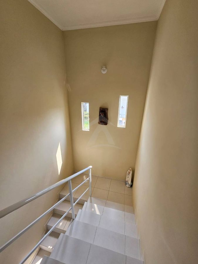 Sobrado, 3 quartos sendo 1 suíte, centro
