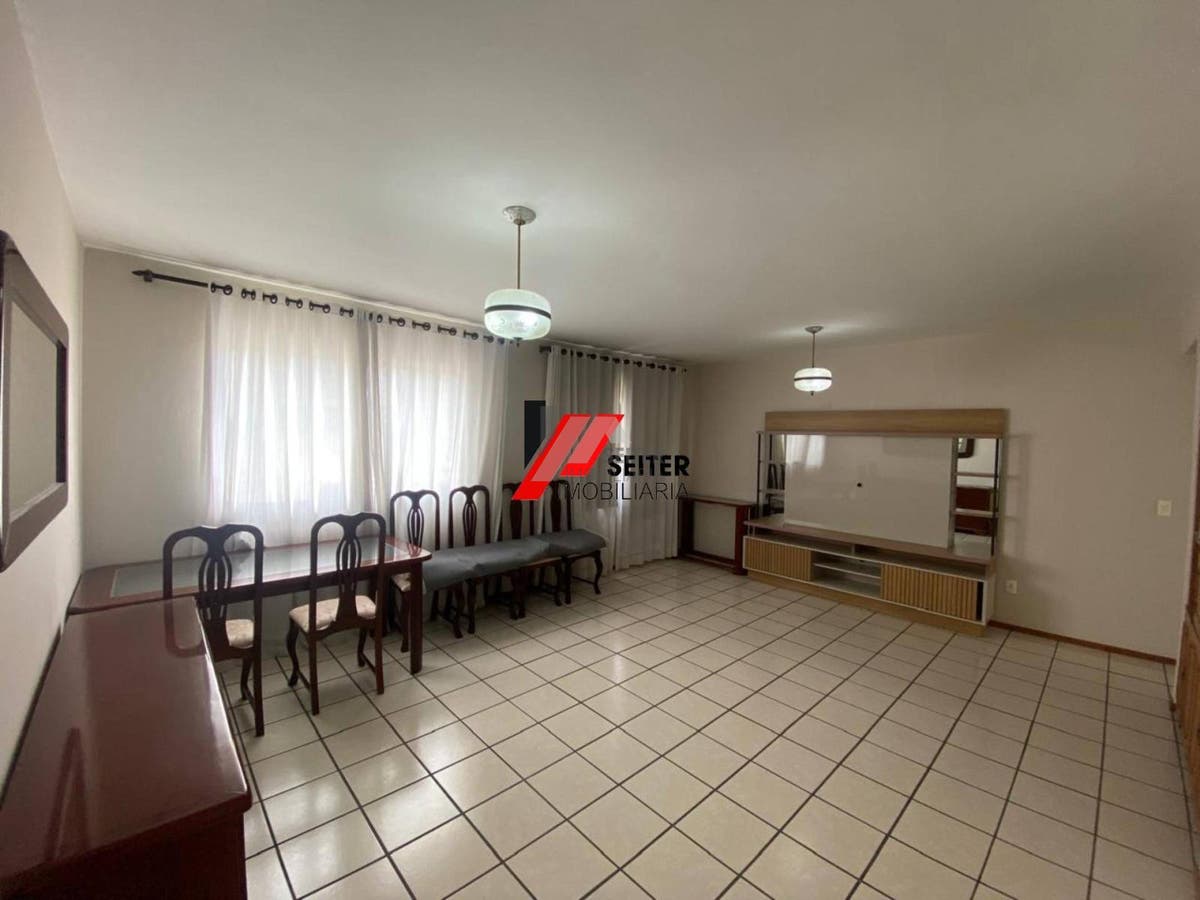 Apartamento com 3 dormitórios à venda no centro de Florianópolis
