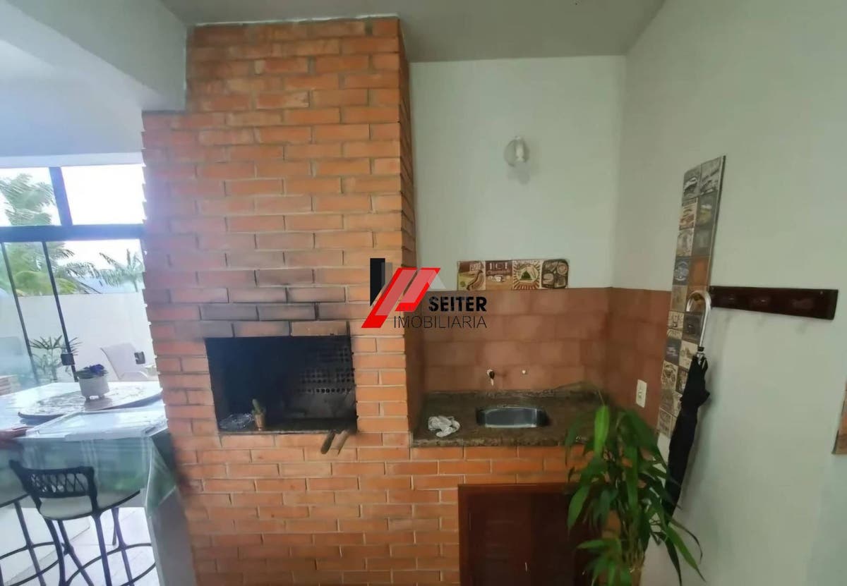 Casa à venda 350m² 6 dormitórios 2 suítes 3 vagas de garagem
