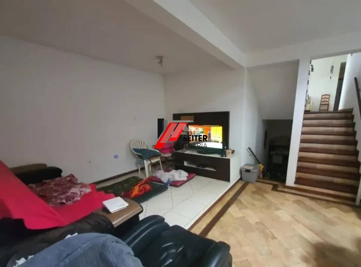 Casa à venda 350m² 6 dormitórios 2 suítes 3 vagas de garagem