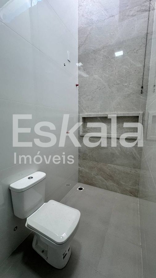 Casa geminada com 02 dormitórios nereu ramos - jaraguá do sul