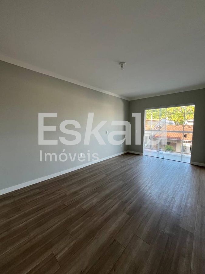 Sobrado Semi Mobiliado Com 01 Suíte + 02 Quartos Czerniewicz