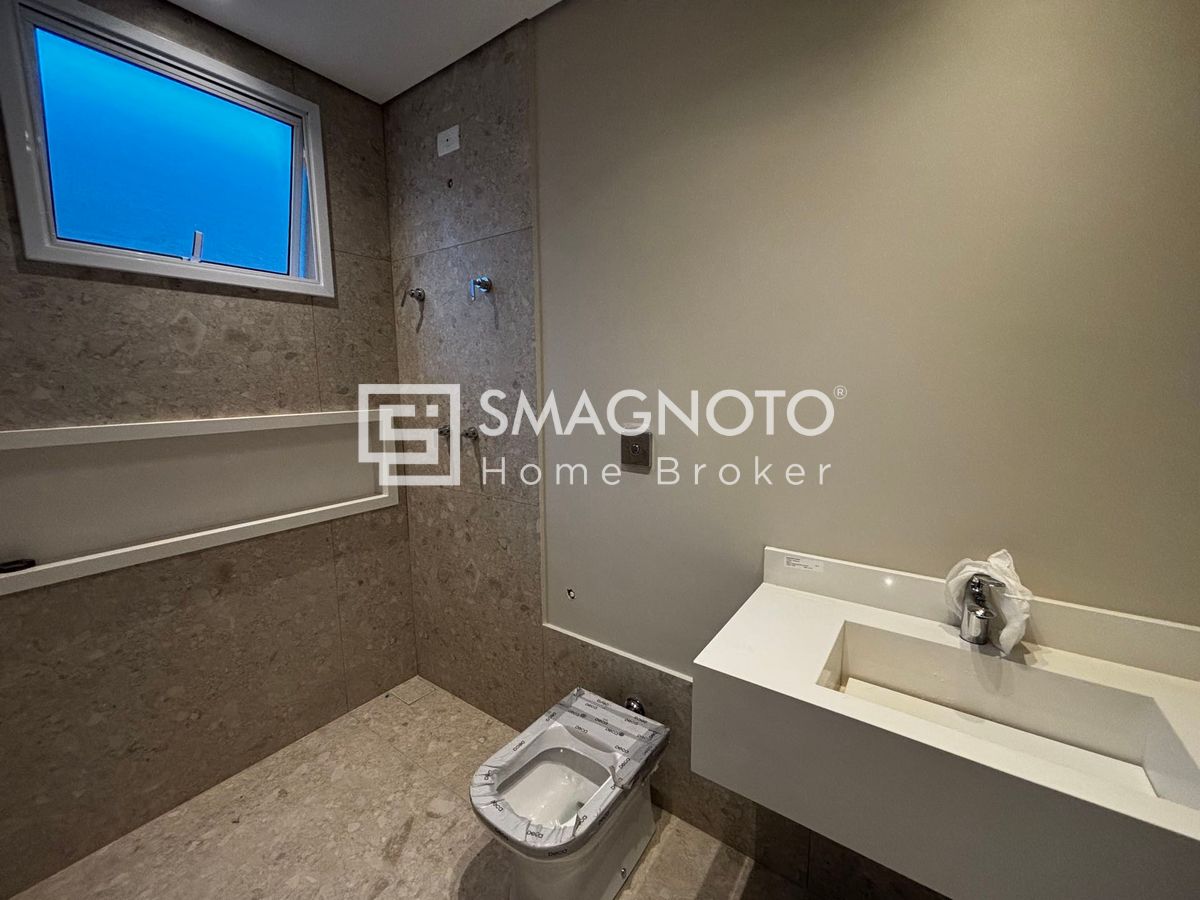 Casa Térrea de Alto Padrão à Venda no Damha I em Piracicaba com 3 Suítes e piscina .