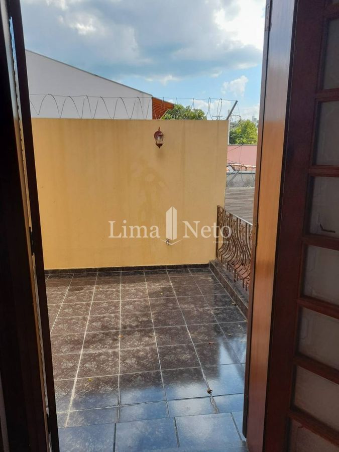 Casa sobrado, 234 m2, 3 dorms ( 1 suíte com closet ) 4 vagas