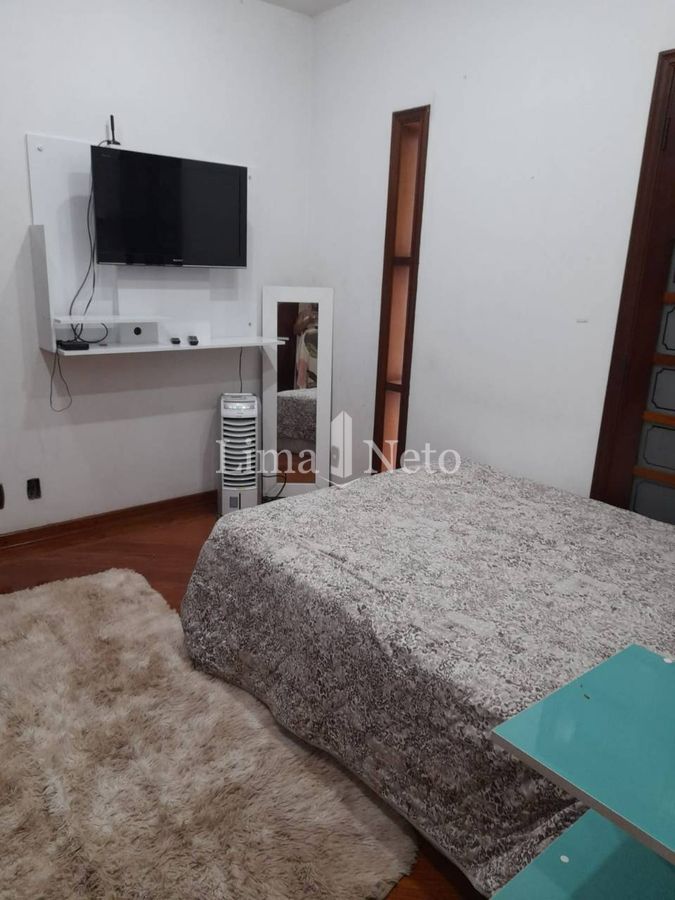 Casa sobrado, 234 m2, 3 dorms ( 1 suíte com closet ) 4 vagas
