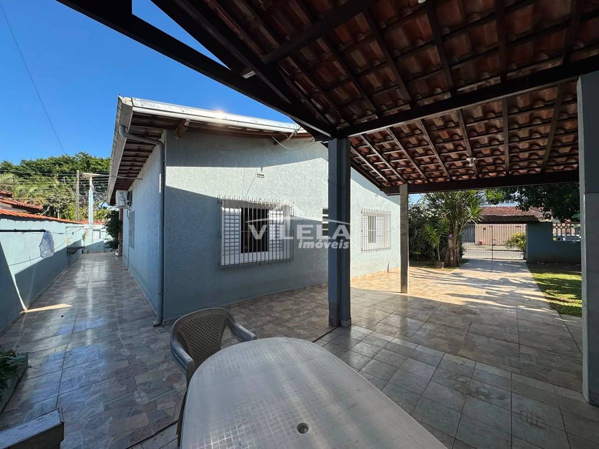 Casa térrea de esquina-jardim aruan-caraguatatuba-sp