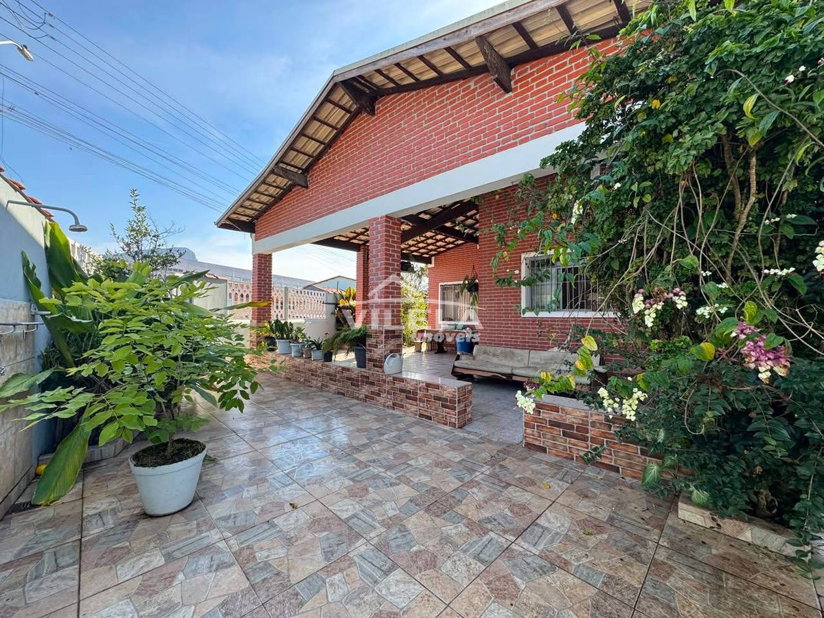 Casa térrea de esquina-jardim aruan-caraguatatuba-sp