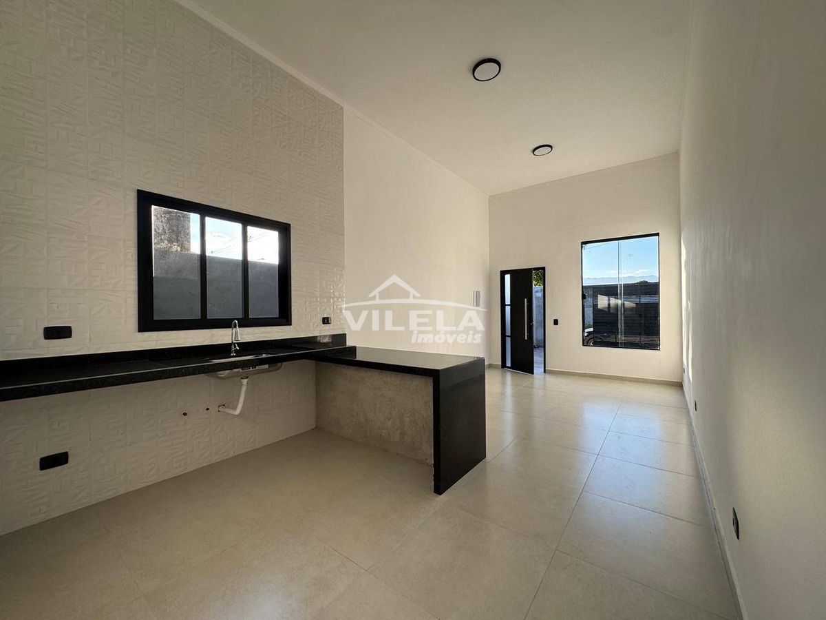 Casa com acabamento fino e moderno-bairro golfinho-caraguatatuba-sp