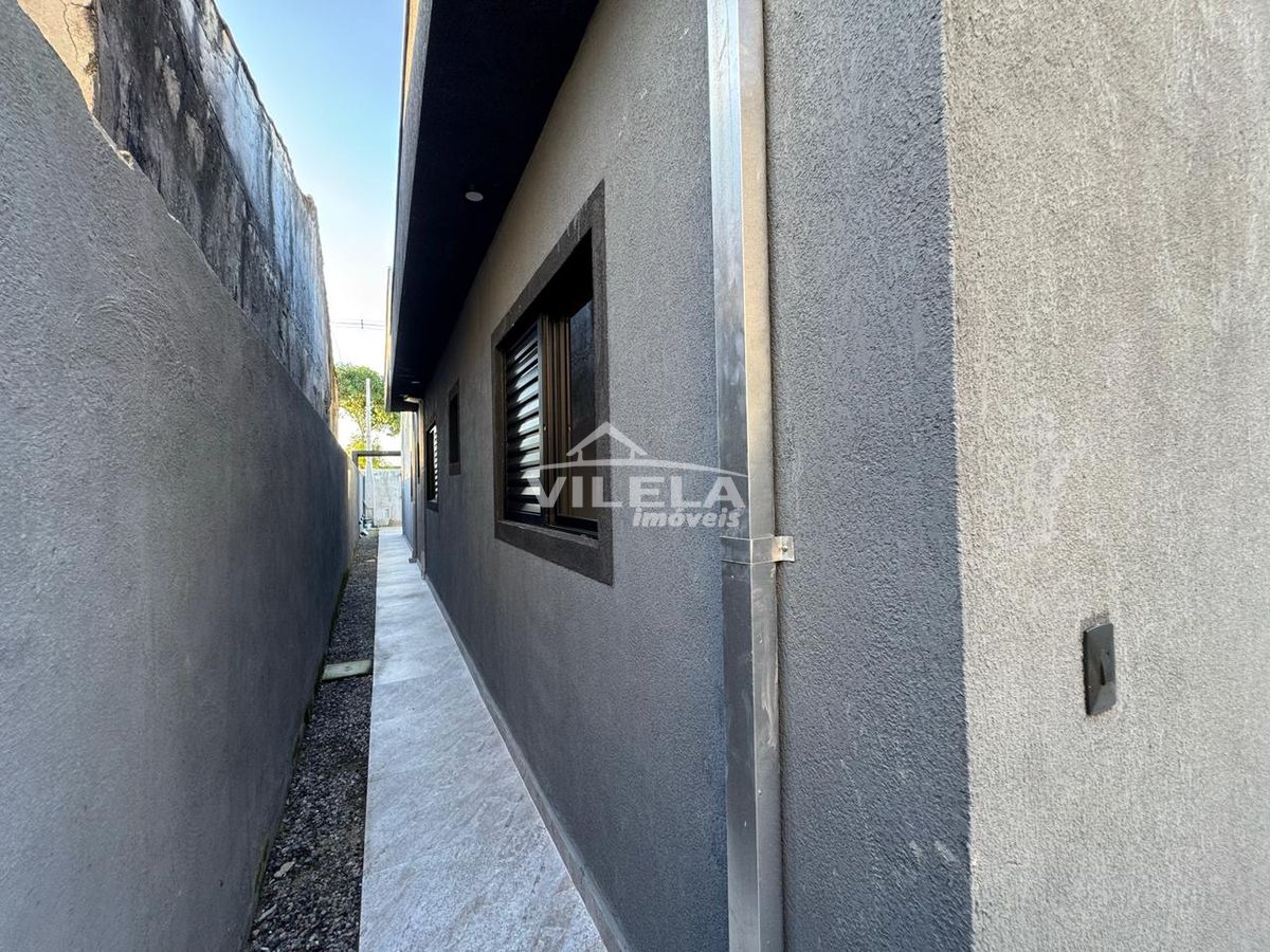 Casa com acabamento fino e moderno-bairro golfinho-caraguatatuba-sp
