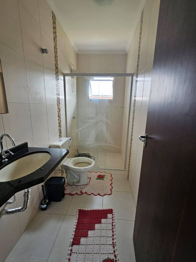 Sobrado, 3 quartos sendo 1 suíte, centro