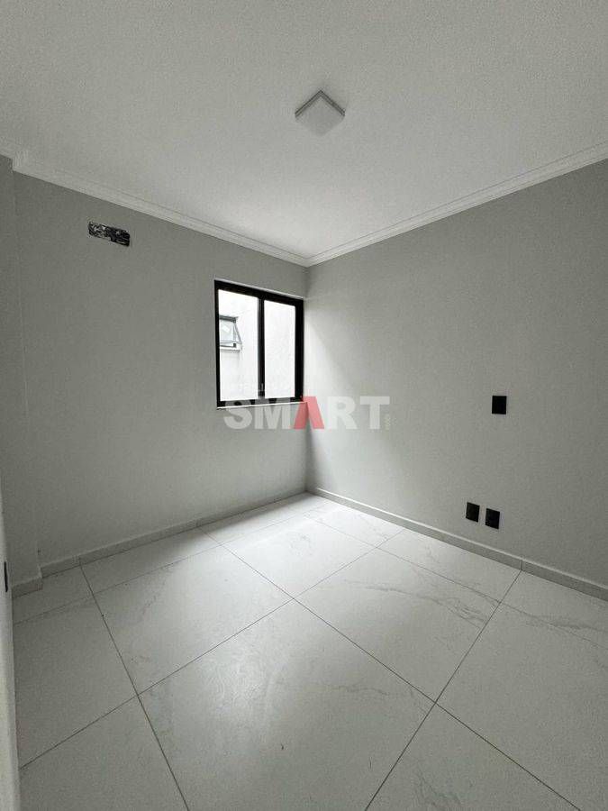 Casa Geminada com 1 Suíte + 2 Quartos e Amplo Espaço de Fundos