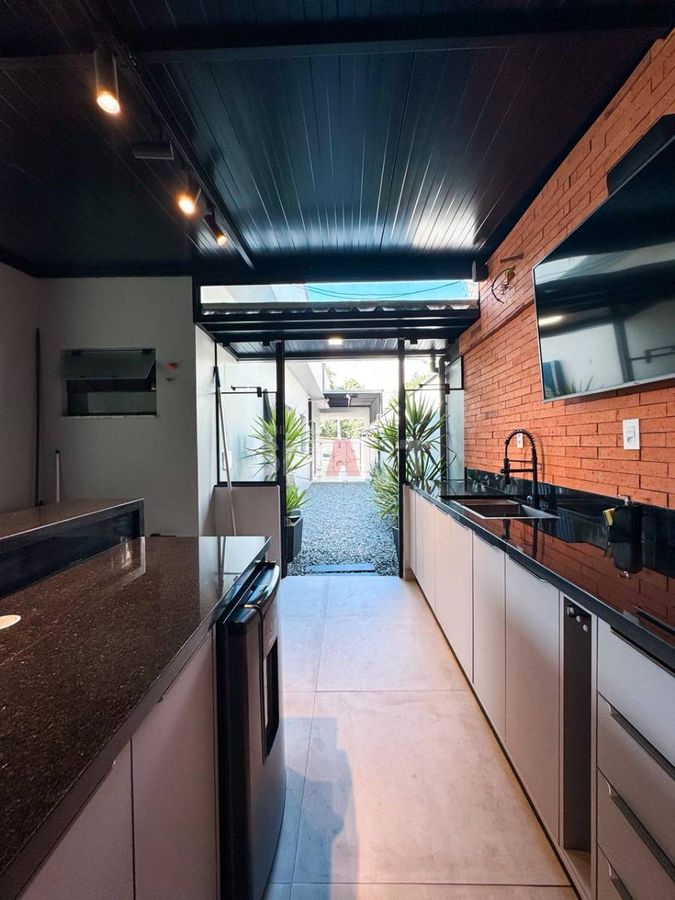 Casa Geminada Mobiliada com 1 Suíte e 2 Quartos à Venda no Vila Nova