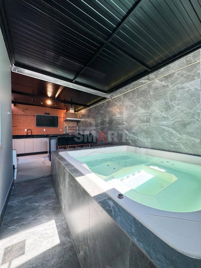 Casa Geminada Mobiliada com 1 Suíte e 2 Quartos à Venda no Vila Nova