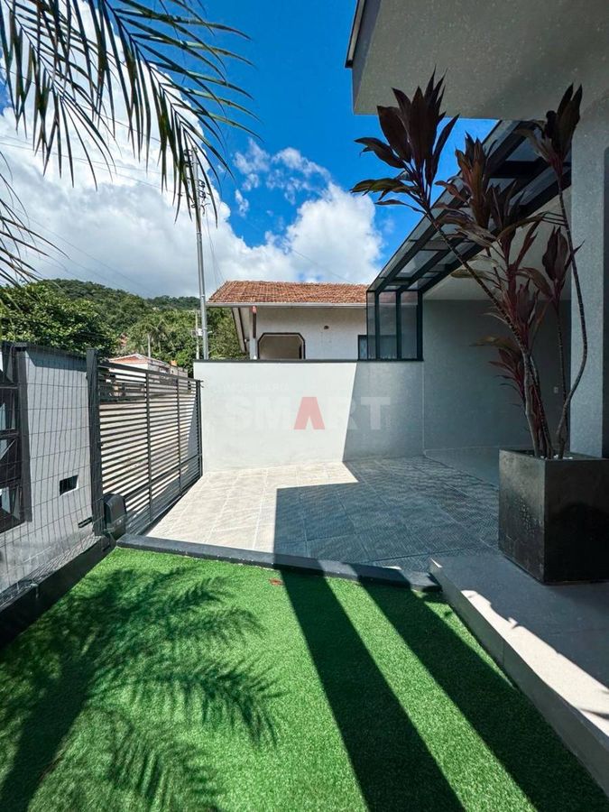 Casa Geminada Mobiliada com 1 Suíte e 2 Quartos à Venda no Vila Nova