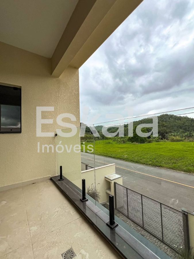 Casa Alto padrão Contendo 01 Suíte + 02 Dormitórios Jaragua 99 - Jaragua do Sul