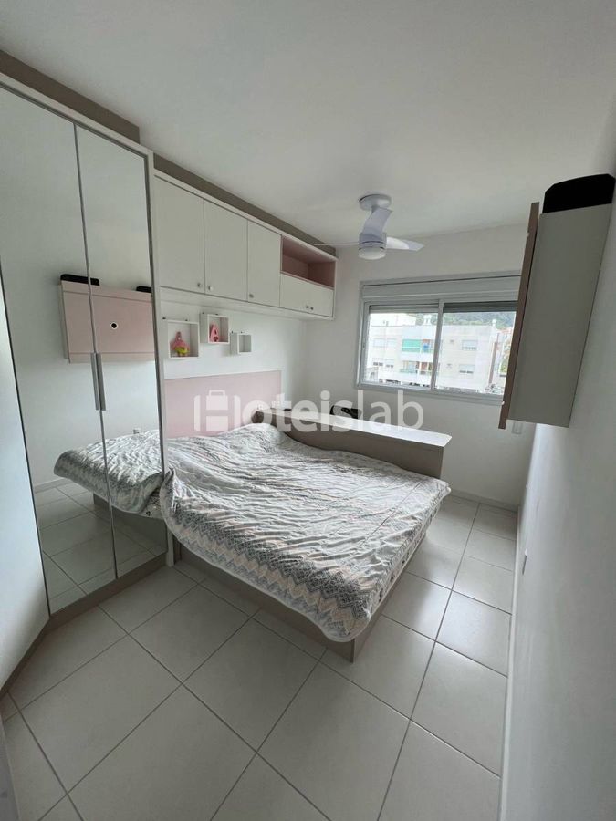 Lindo apartamento de 1 quarto em Canasvieiras, em prédio com piscina