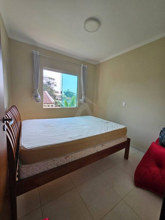 Sobrado, 3 quartos sendo 1 suíte, centro
