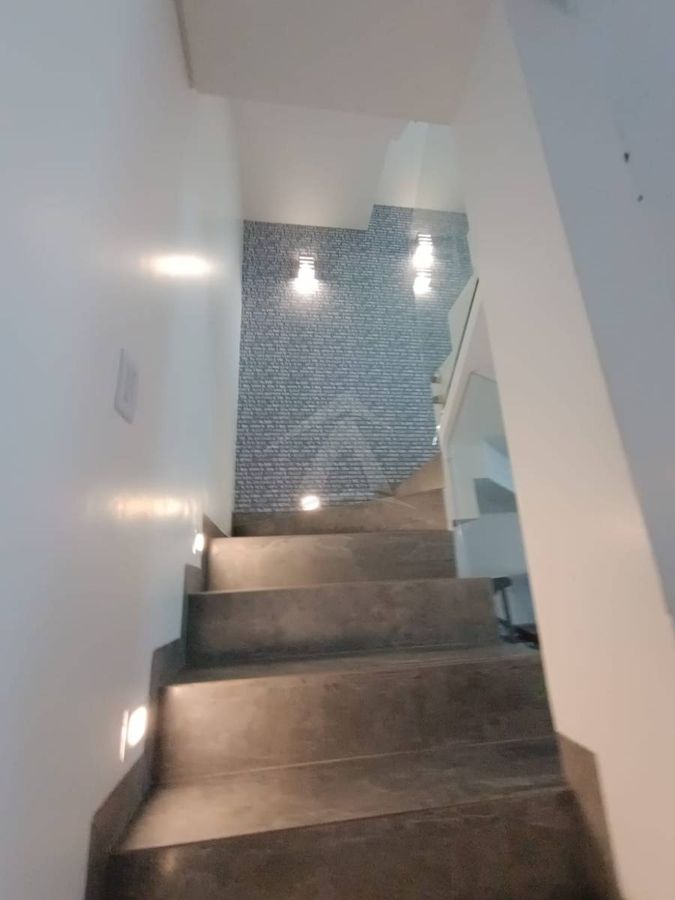 Sobrado quadra mar, com 3 quartos sendo 1 suite, cambijú