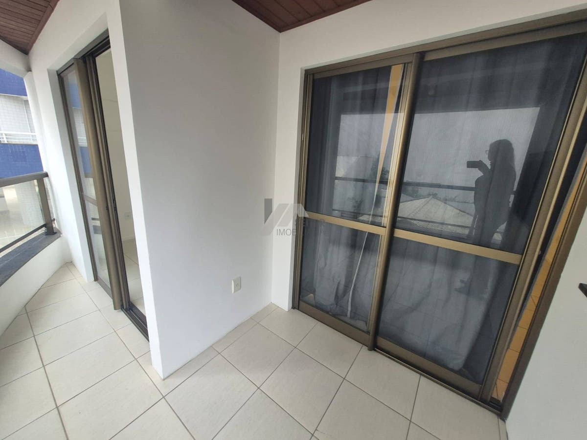 Apartamento Semi Mobiliado de 2 Dormitorios com Suite no Itacorubi