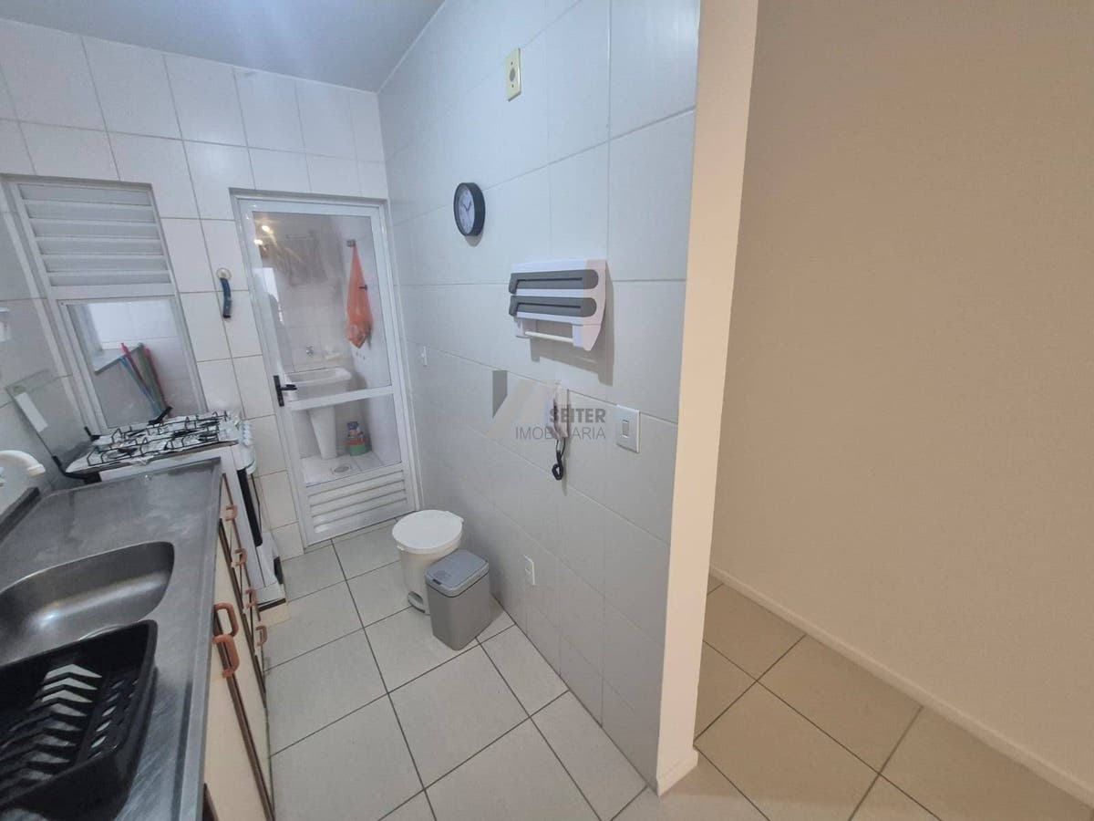 Apartamento Semi Mobiliado de 2 Dormitorios com Suite no Itacorubi