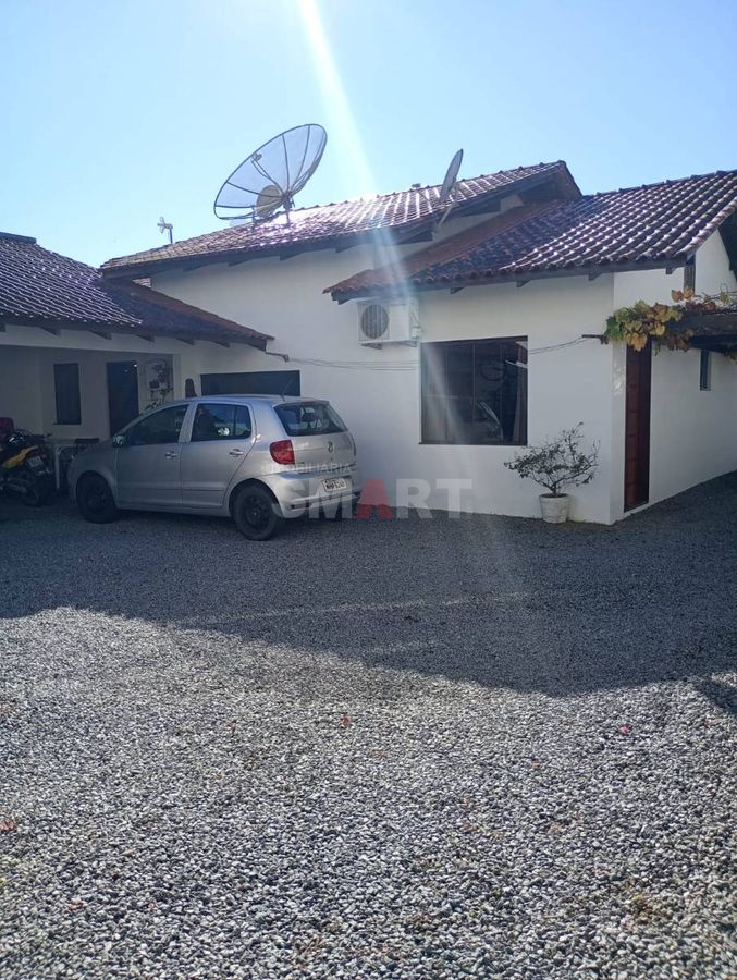 Casa à Venda no Jaraguá 99 com 3 quartos sendo 1 suíte