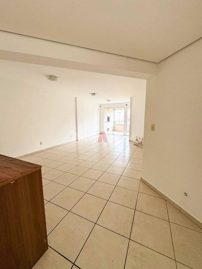 Apartamento com 1 Suíte +2 Quartos no Centro
