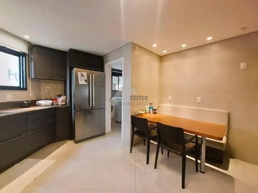 Apartamento com 3 quartos, Centro - Florianópolis