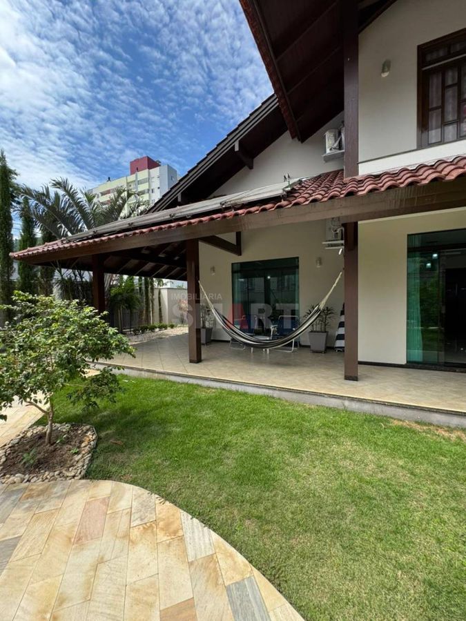 Casa Semimobiliada com 2 Suítes e 1 Quarto no Bairro Vila Nova