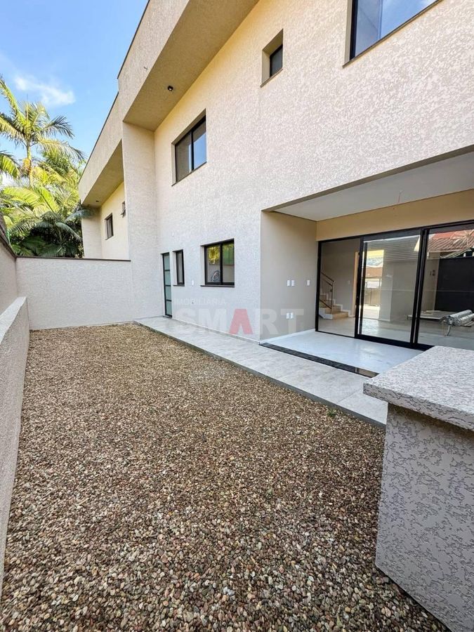Casa Geminada com 01 Suíte e 02 Quartos no bairro Vila Lalau