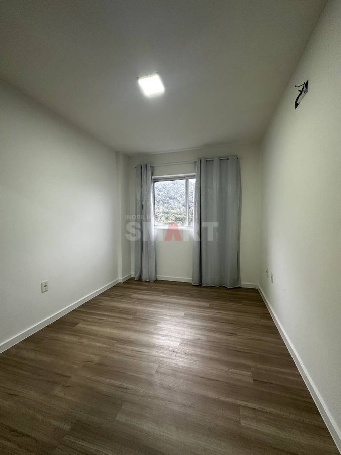 Apartamento com 2 quartos semimobiliado na Vila Nova