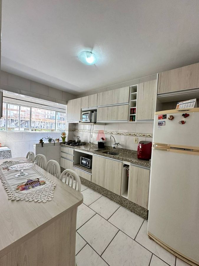 Apartamento Semimobiliado com 03 Quartos no Centro