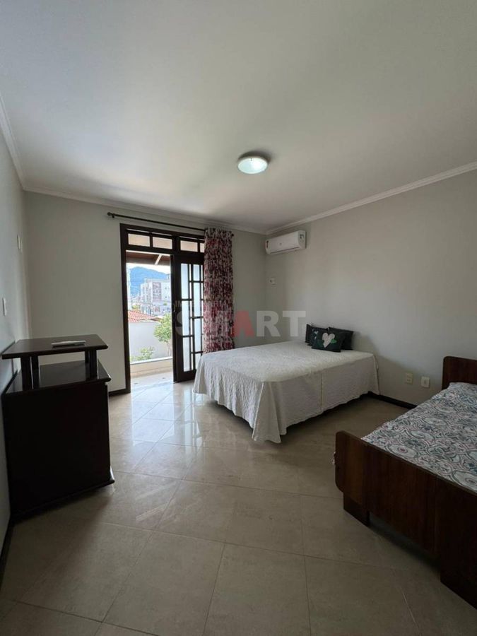 Casa Semimobiliada com 2 Suítes e 1 Quarto no Bairro Vila Nova