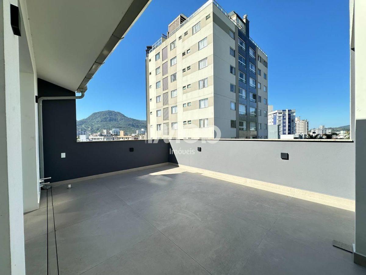 Cobertura duplex com 3 suítes, centro