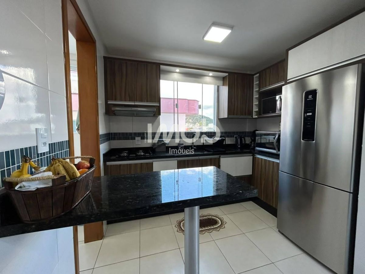 Apartamento com suíte + 2 quartos, rau