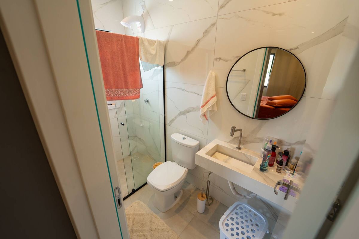Sobrado com piscina, 3 suítes, rainha