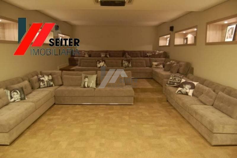Apartamento mobiliado de 4 dormitorios sendo 2 suites com 3 vagas de garagem a venda Itacorubi