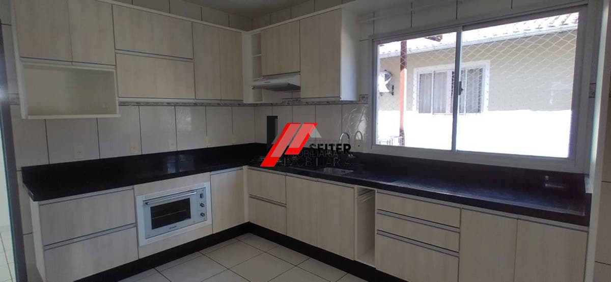 Casa á venda na trindade Florianópolis