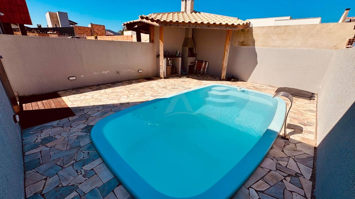 Casa com piscina, 3 quartos sendo 1 suíte, cambijú