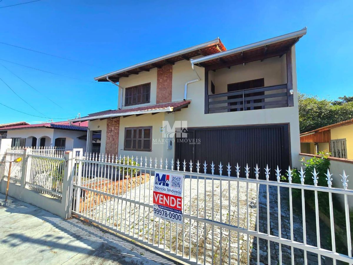 Casa no Centro de Barra Velha próximo a praia