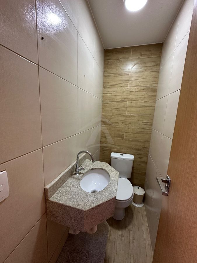 Sobrado com piscina, 3 suítes, bal cambiju