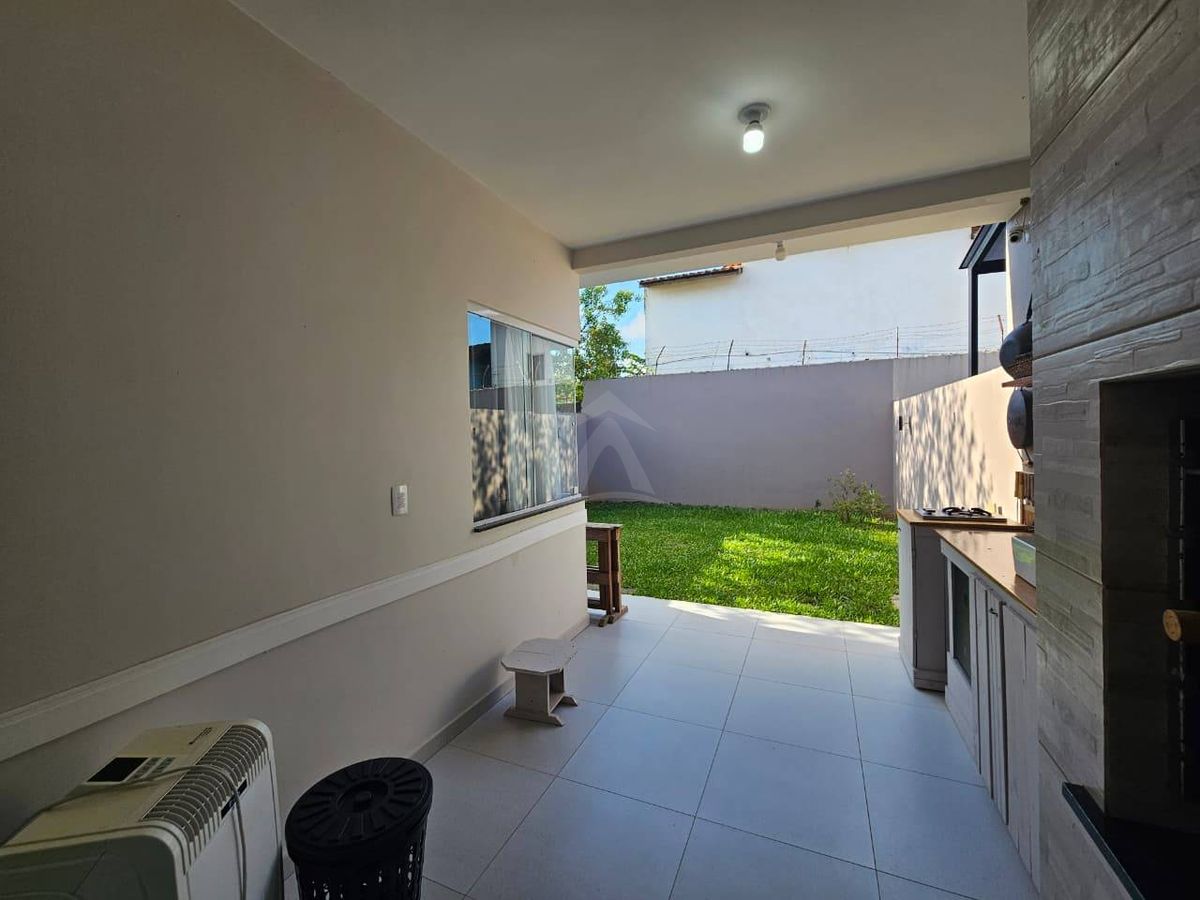 Casa, 3 quartos sendo 1 suíte, barra do sai