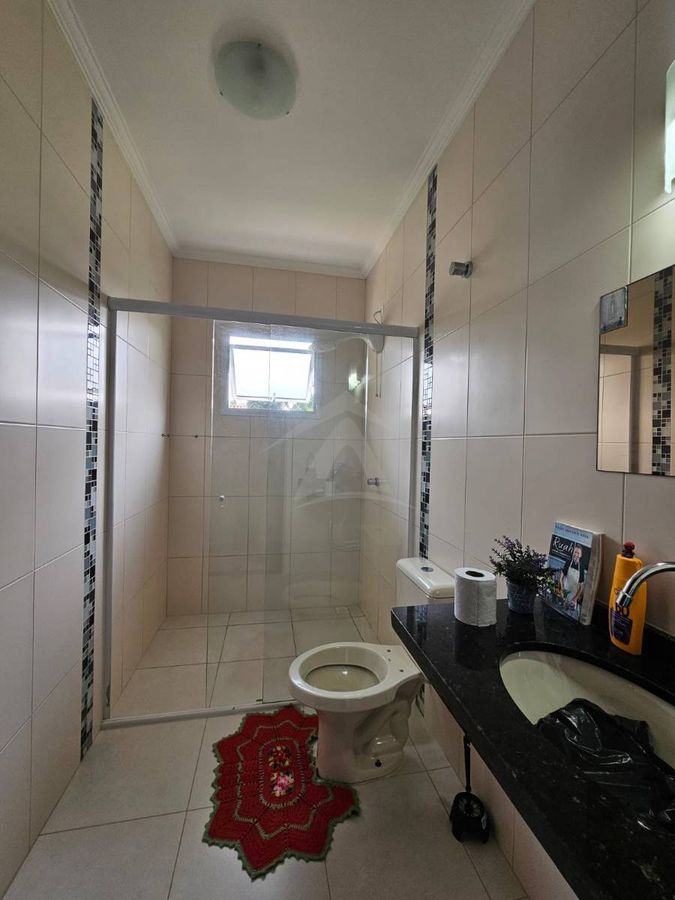 Sobrado, 3 quartos sendo 1 suíte, centro