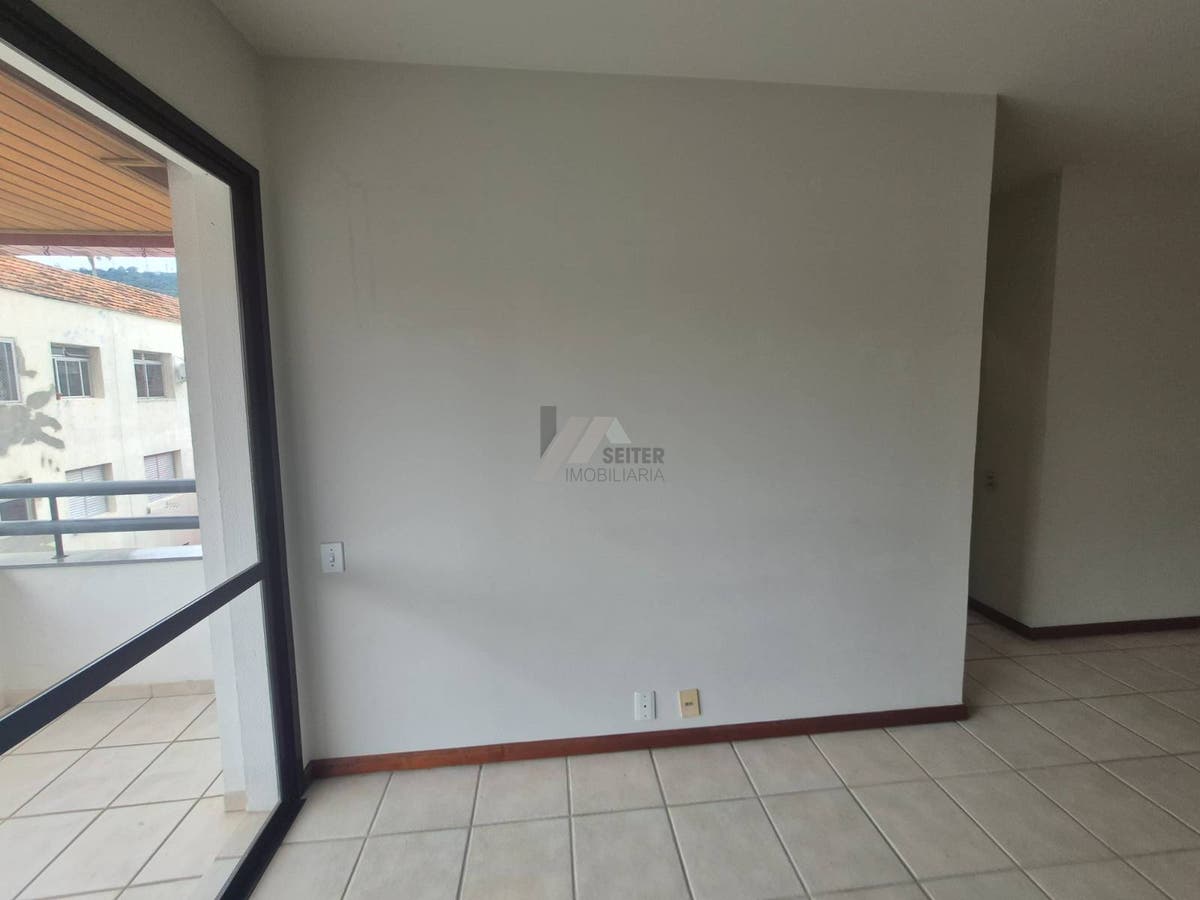 Apartamento de 3 quartos para alugar centro