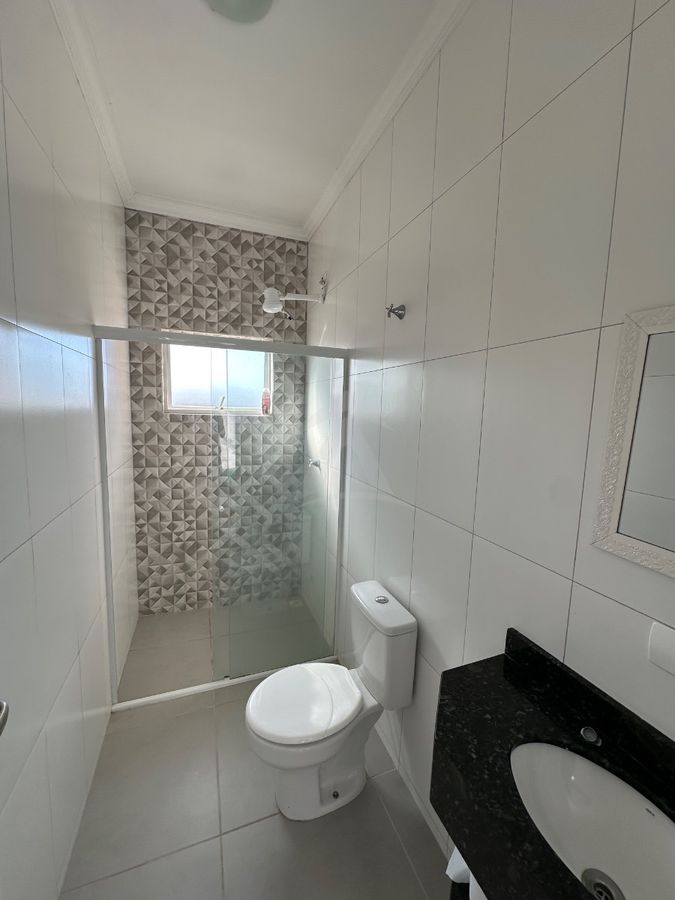Sobrado com piscina, 3 suítes, bal cambiju