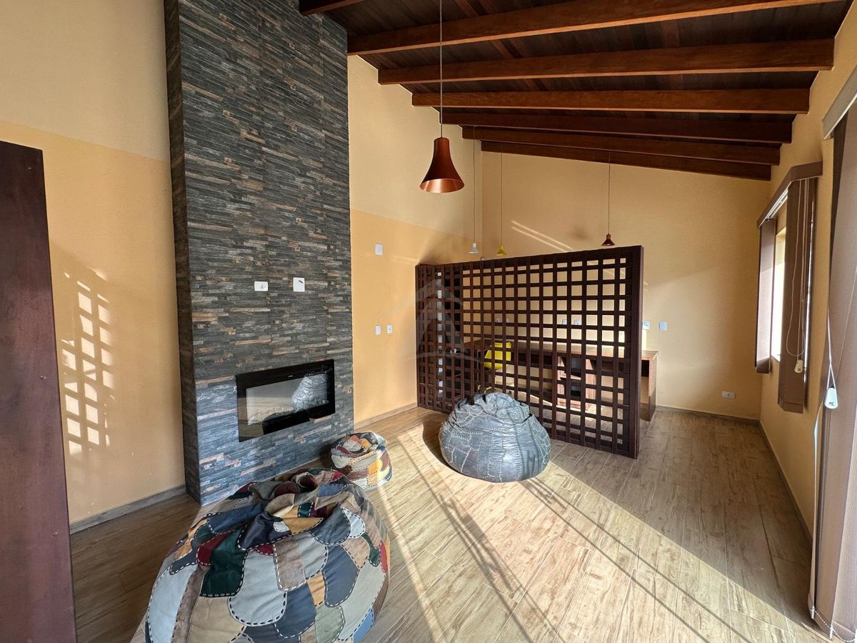 Sobrado com piscina, 3 suítes, bal cambiju