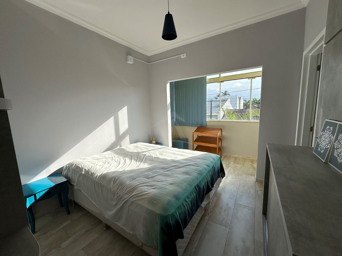 Sobrado com piscina, 3 suítes, bal cambiju